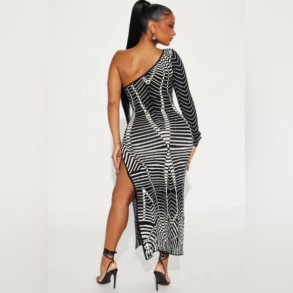 •Angelica Sweater Maxi Dress• - Picture 3 of 6